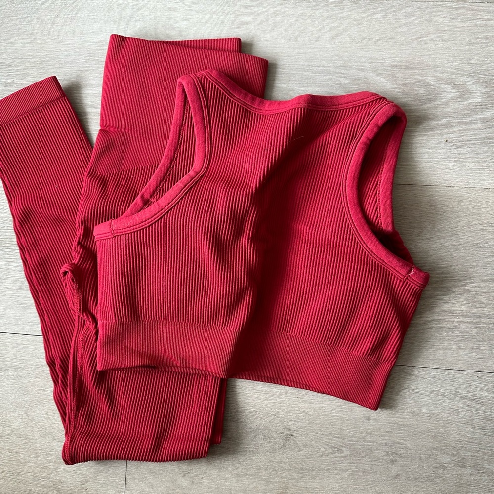 Red Ribbed Workout Set - Picture 4 of 4